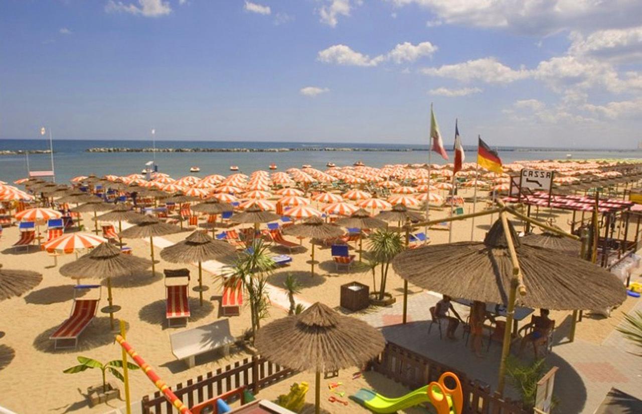 Hotel Flora Bellaria-Igea Marina Exterior foto